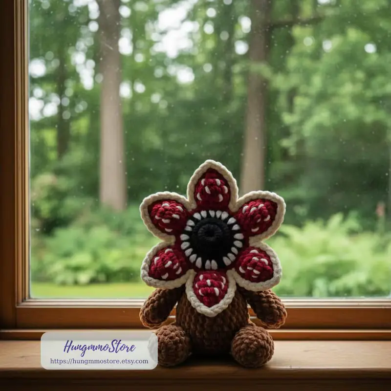 Petits cadeaux au crochet emballés avec des étiquettes kraft